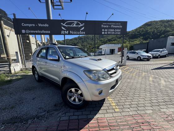 TOYOTA HILUX SW4 3.0 SRV 4X4 16V TURBO INTERCOOLER DIESEL 4P AUTOMÁTICO TOYOTA HILUX SW4 3.0 SRV 4X4 16V TURBO INTERCOOLER DIESEL 4P AUTOMÁTICO